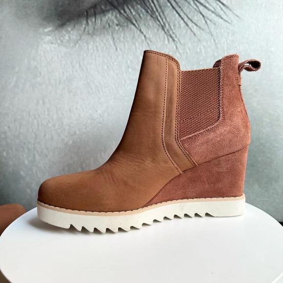 🌸TOMS🌸 Maddie Water-Resistant Wedge Lug Sole Booties Size: 7.5 - Picture 4 of 11